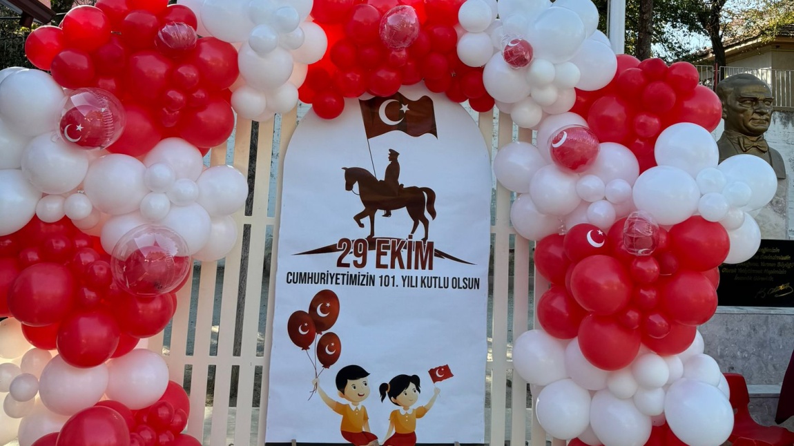 29 EKİM CUMHURİYET BAYRAMI OKULUMUZDA COŞKUYLA KUTLANDI